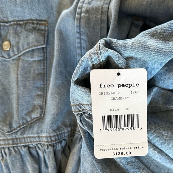 *NWT* FREE PEOPLE Dylan Babydoll Ruffle Buttondown in Chambray — XS - Picture 2 of 9